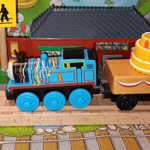 Thomas Wooden Railway Train Engine Track Birthday #1 Musical Cake